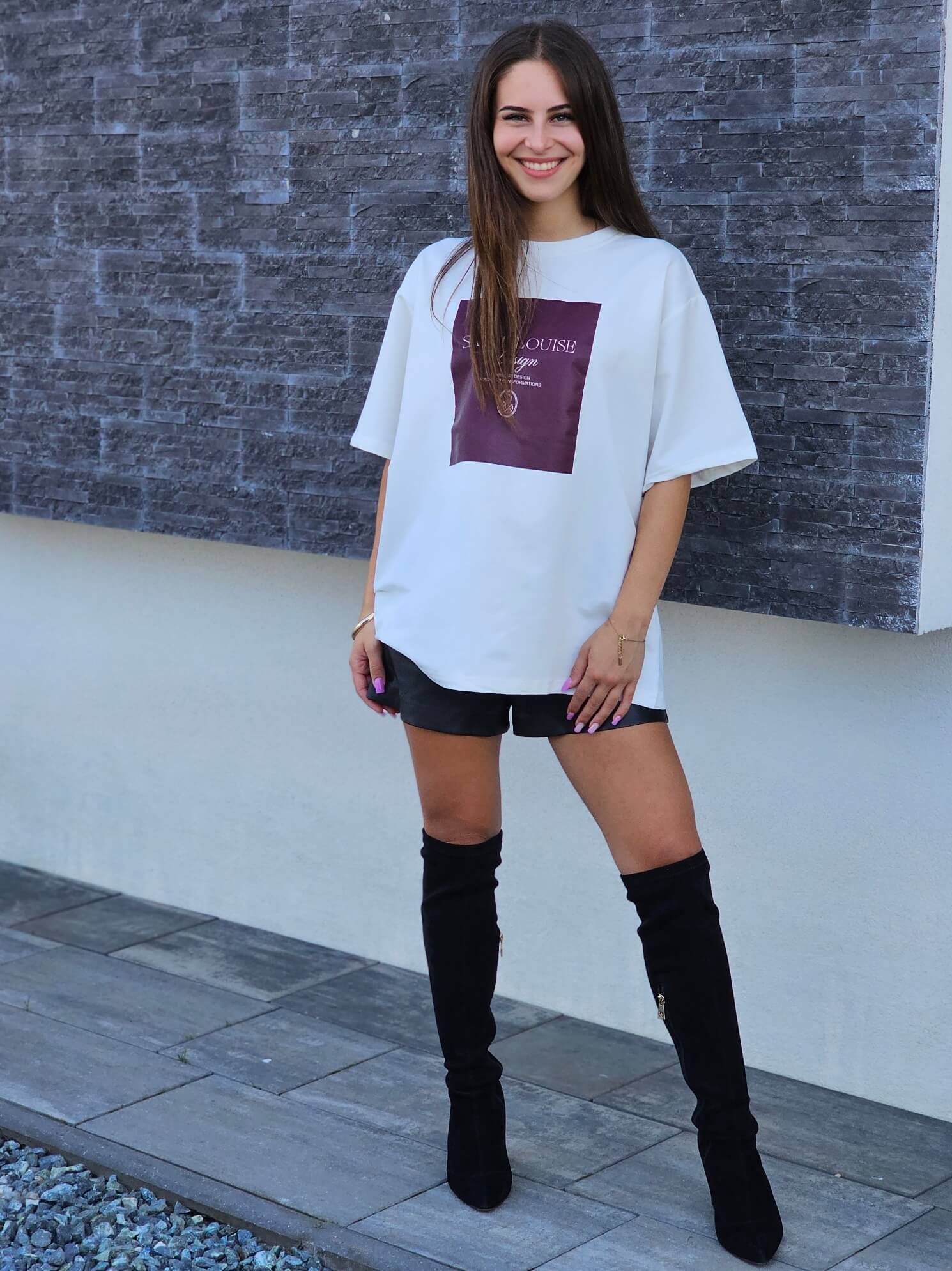 T-shirt „Saint Louise Design” – casualowy luz z nutą elegancj