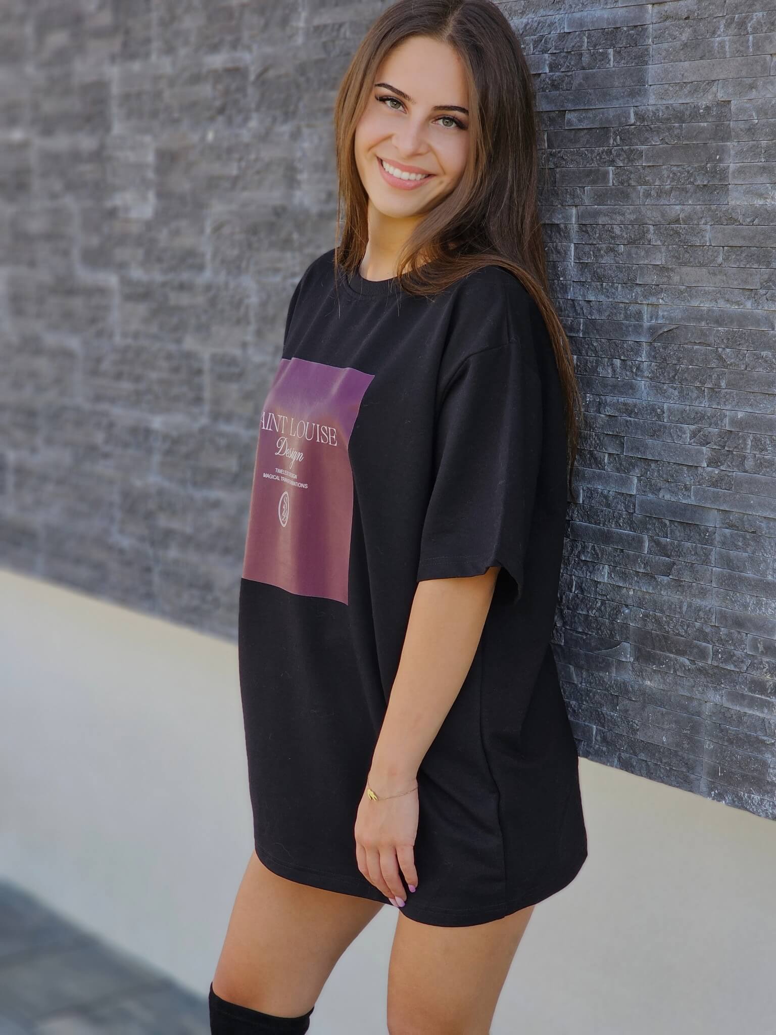 T-shirt „Saint Louise Design” – casualowy luz z nutą elegancj