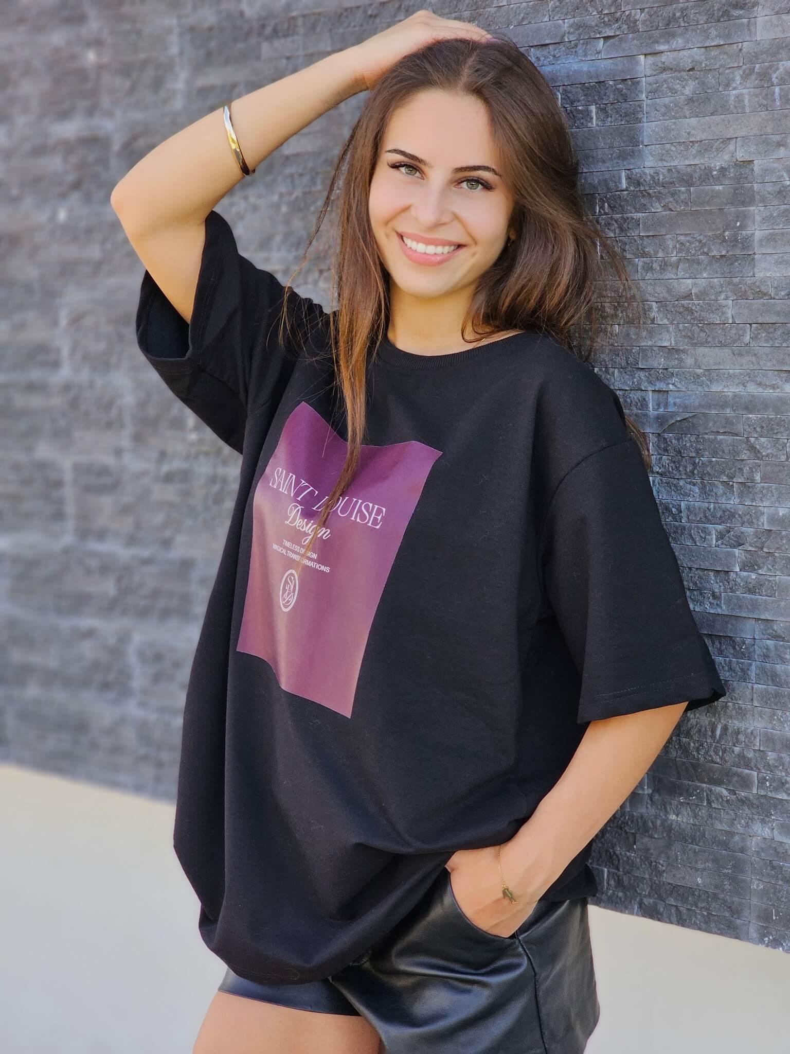 T-shirt „Saint Louise Design” – casualowy luz z nutą elegancj