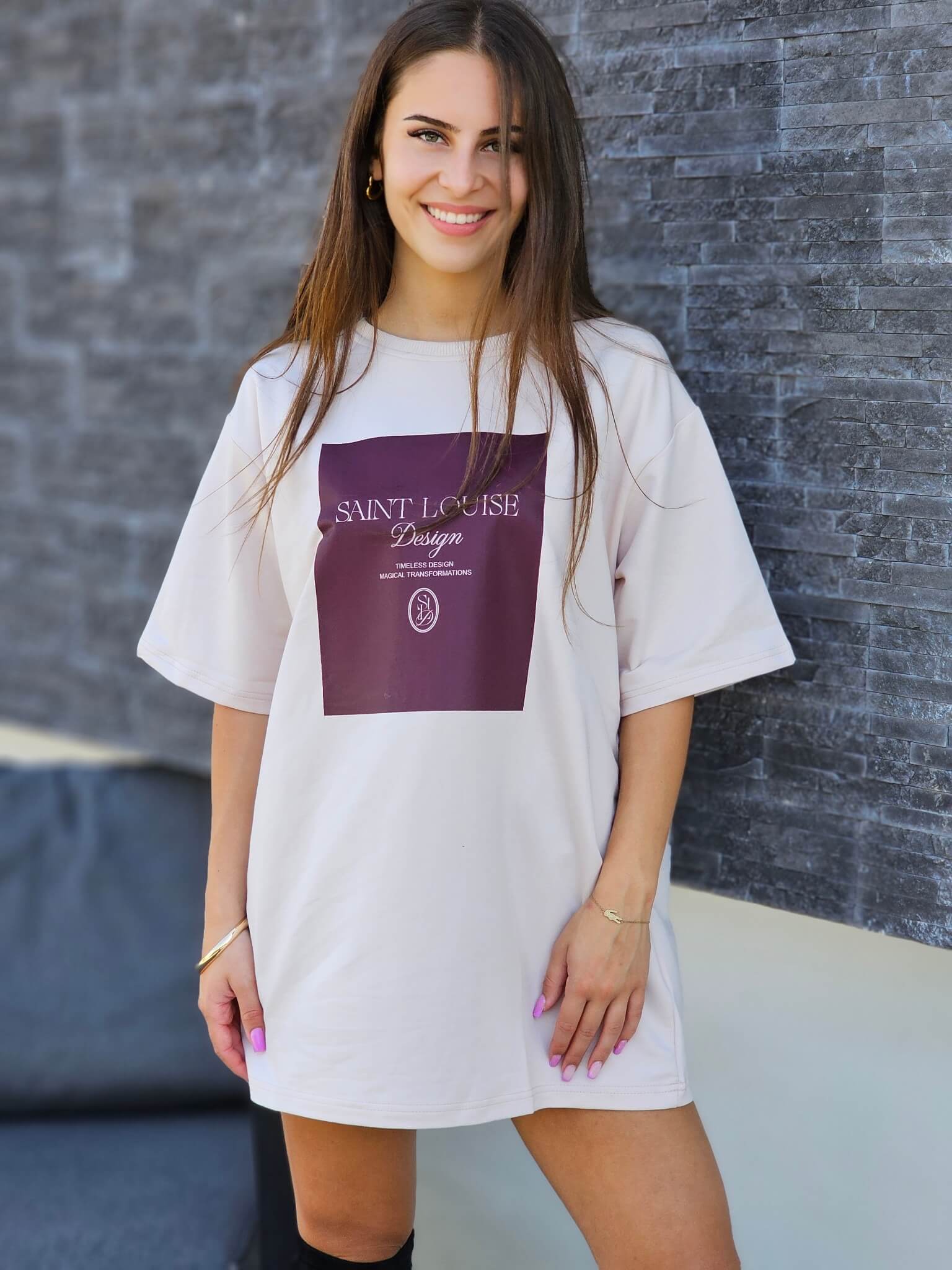 T-shirt „Saint Louise Design” – casualowy luz z nutą elegancj
