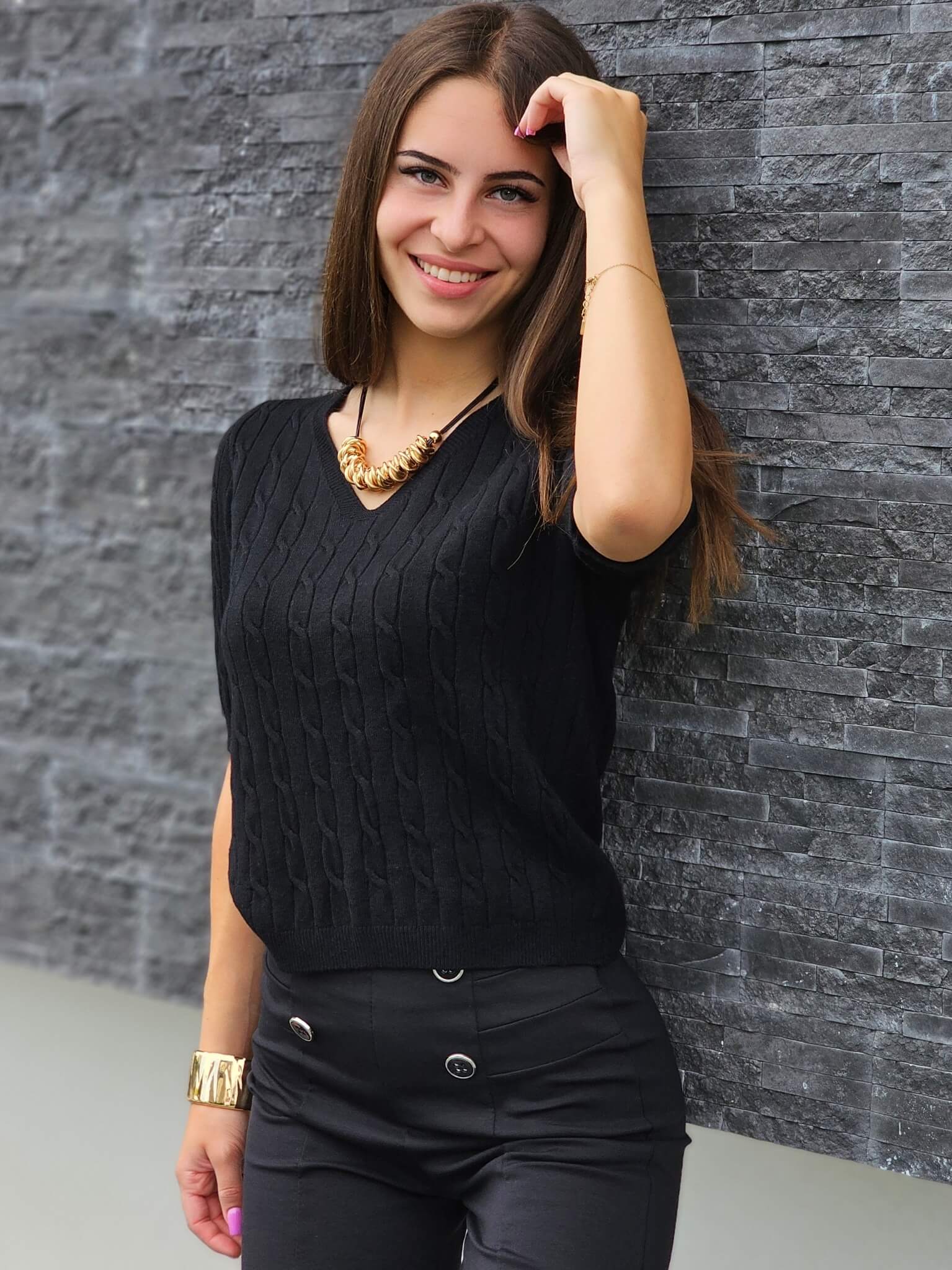 Sweter w splot warkoczowy z krótkim rękawem