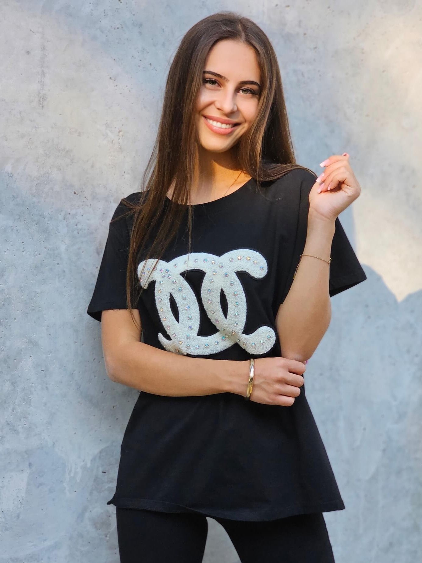 T-shirt z cyrkoniowym logo