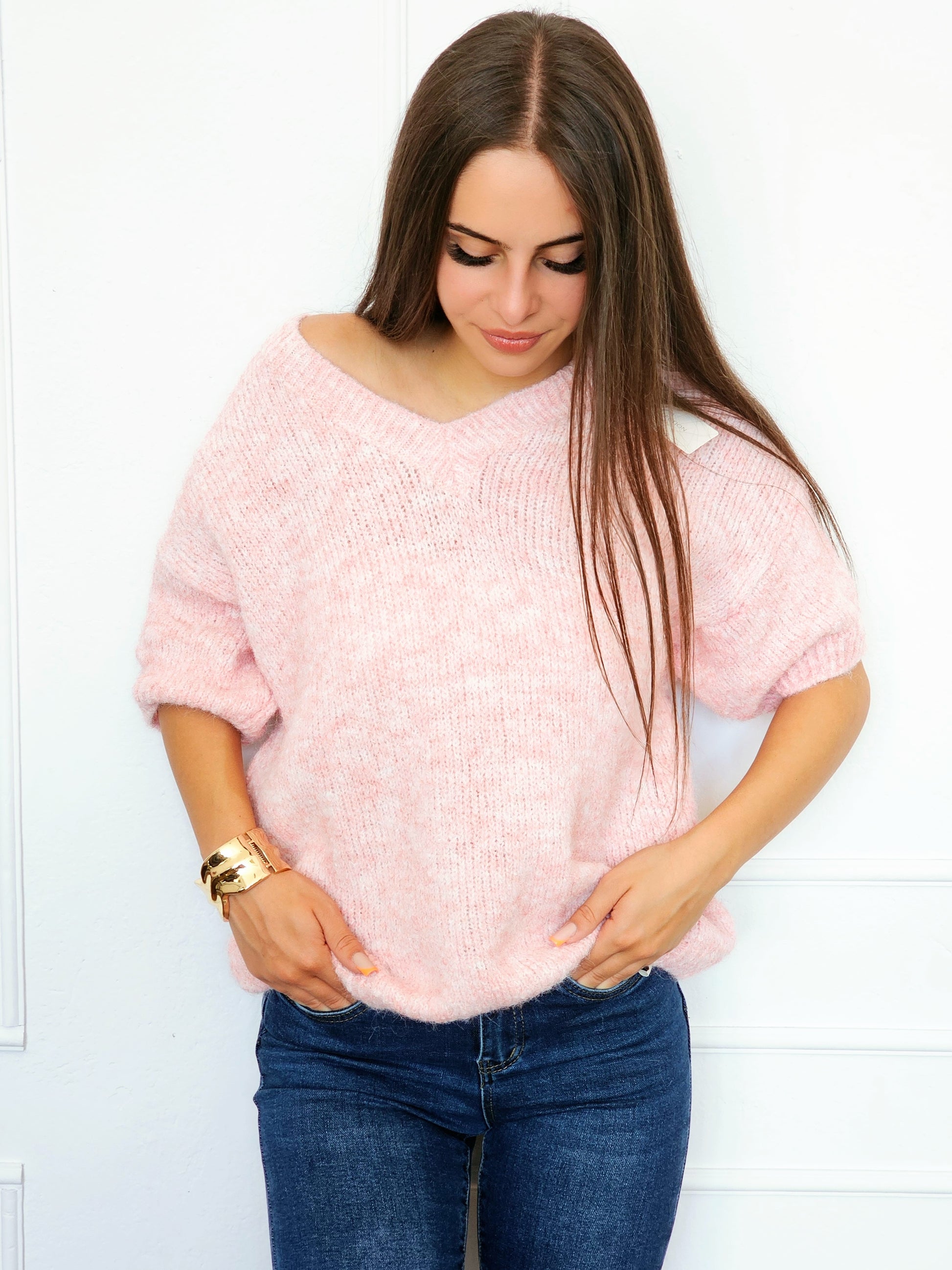 Sweter z krótkim rękawem – miękki akcent na każdą porę roku