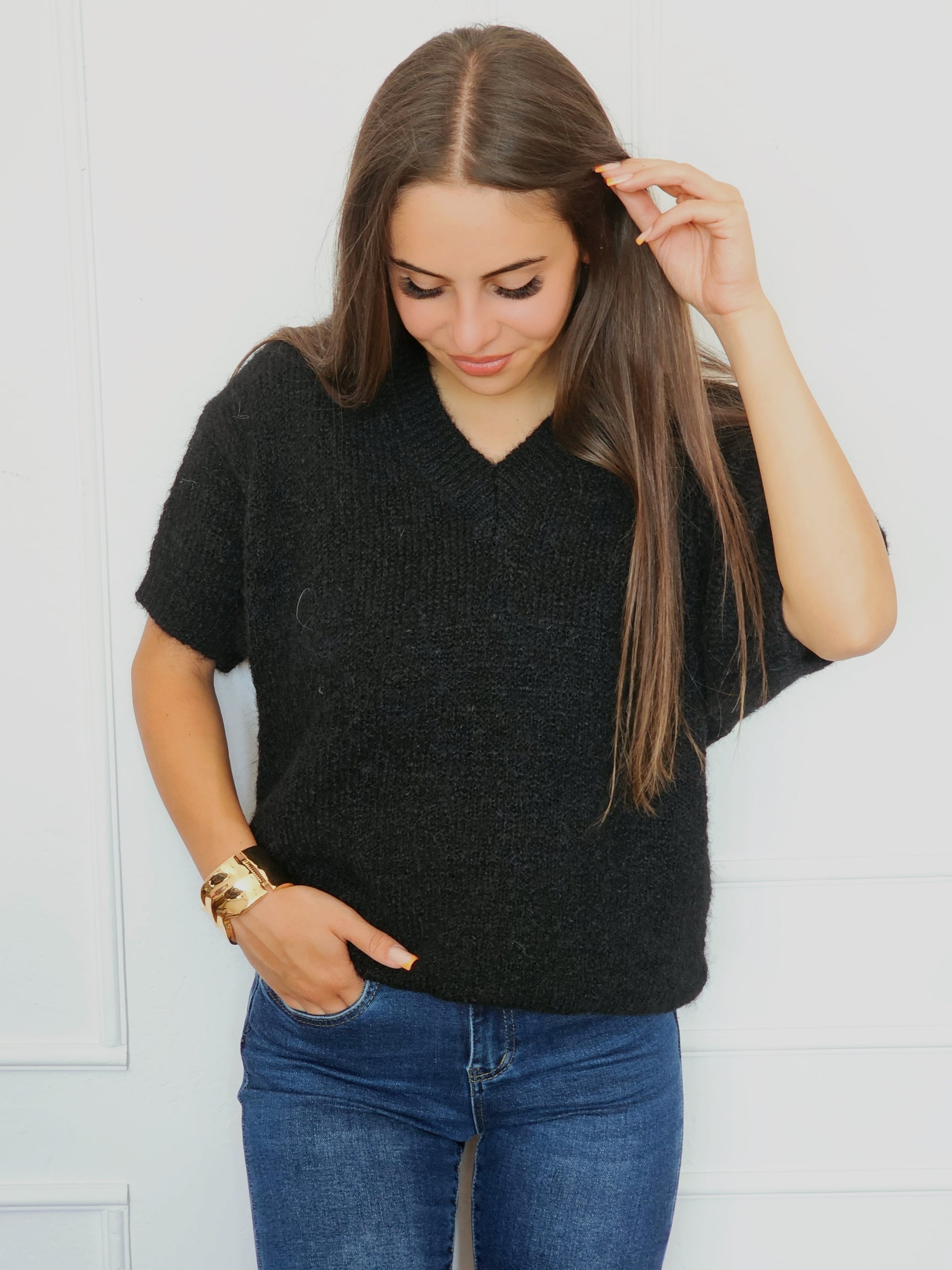 Sweter z krótkim rękawem – miękki akcent na każdą porę roku