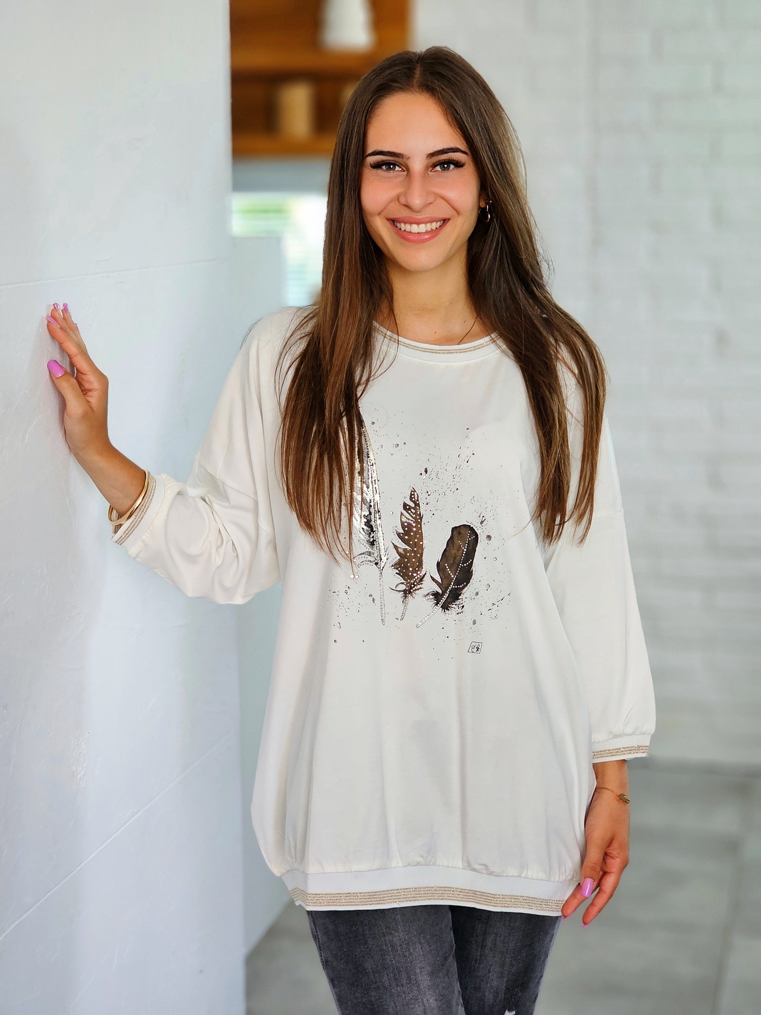 Bluza z piórami – lekkość i styl w jednym