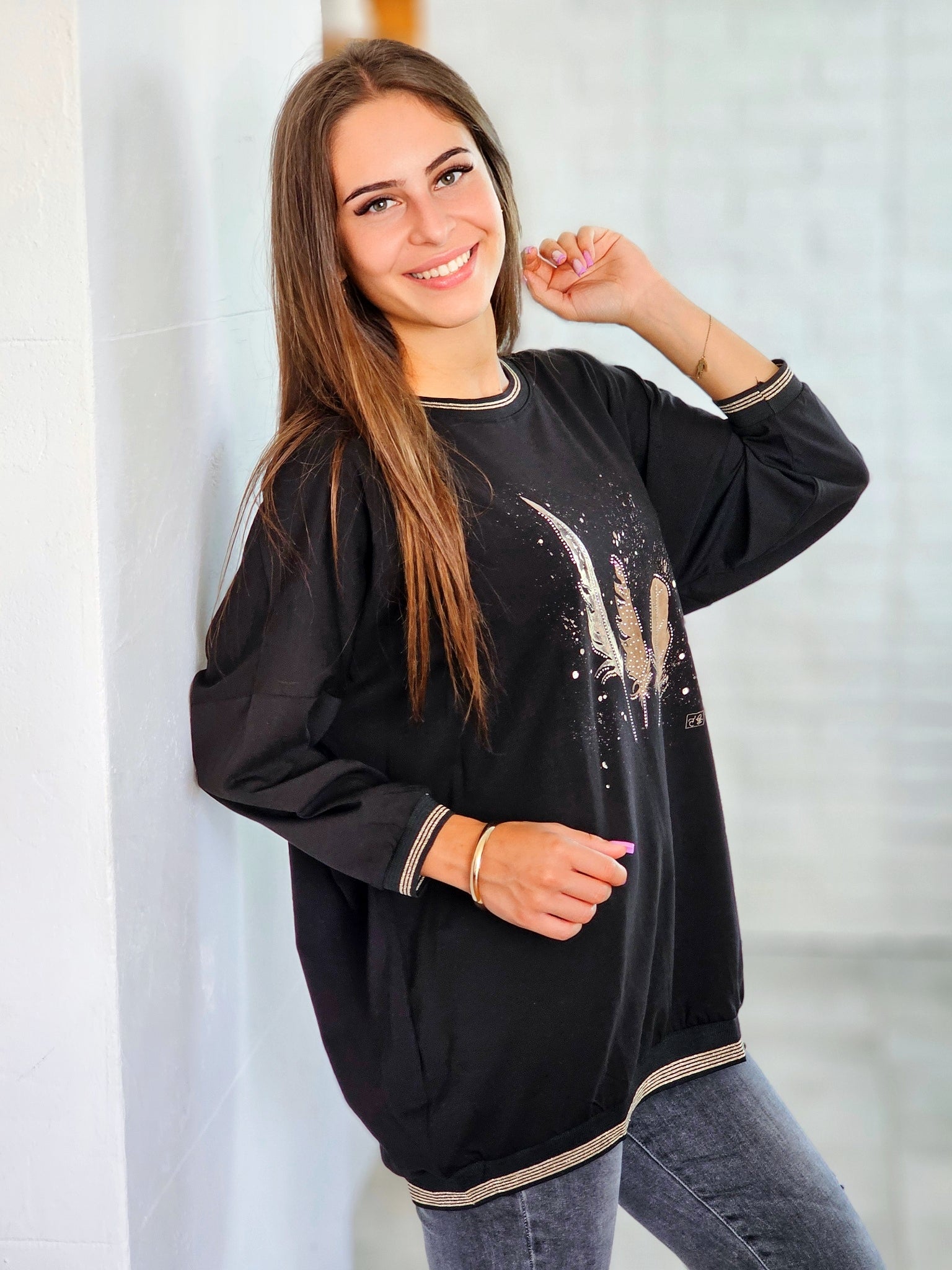 Bluza z piórami – lekkość i styl w jednym