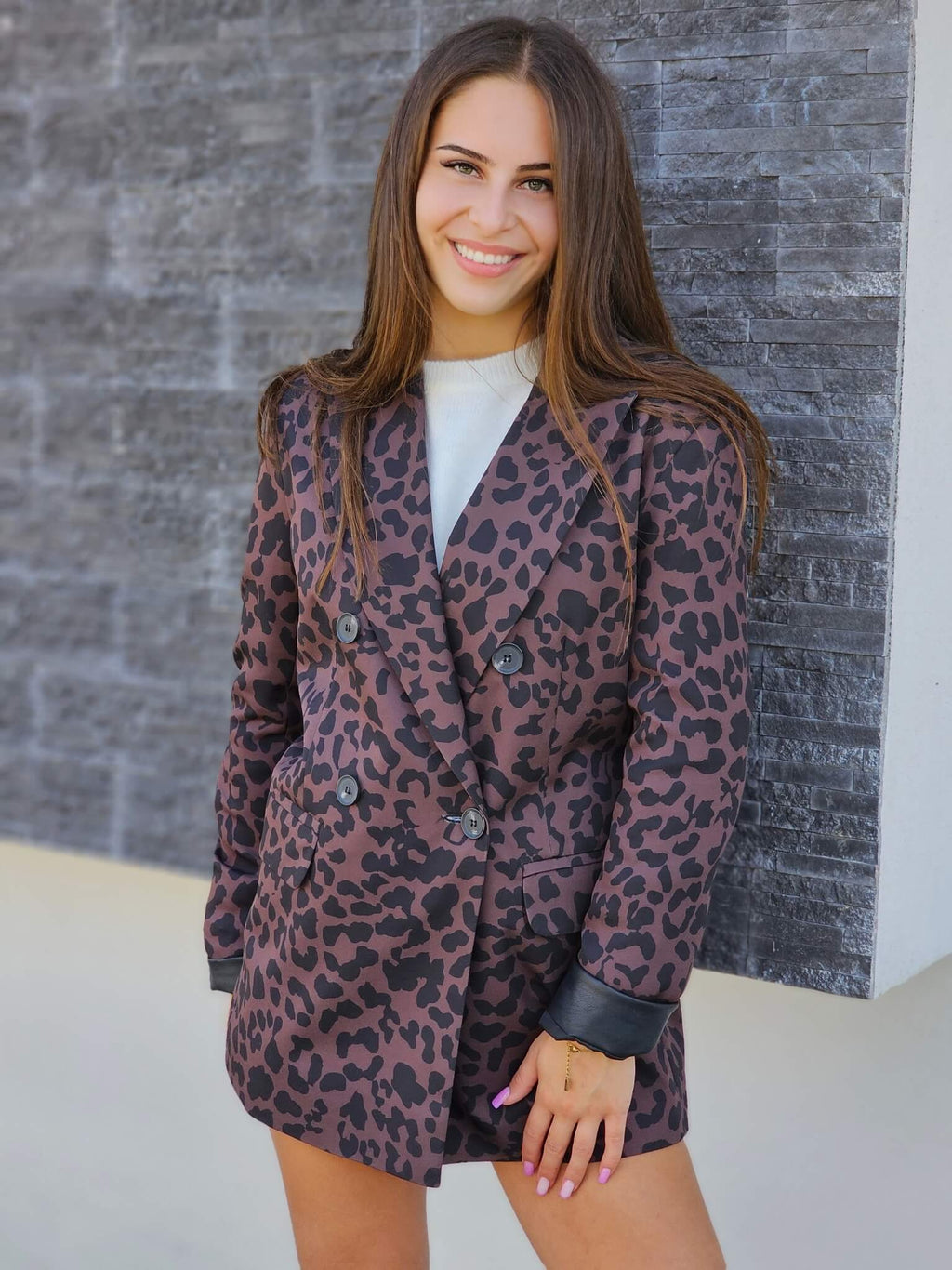 Marynarka w panterkę – odważny akcent w Twojej garderobie